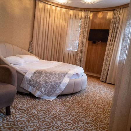 Cesmeli Konak Hotel ซิลิวรี ภายนอก รูปภาพ