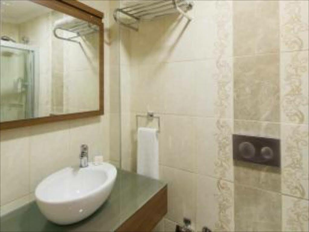 Cesmeli Konak Hotel ซิลิวรี ภายนอก รูปภาพ
