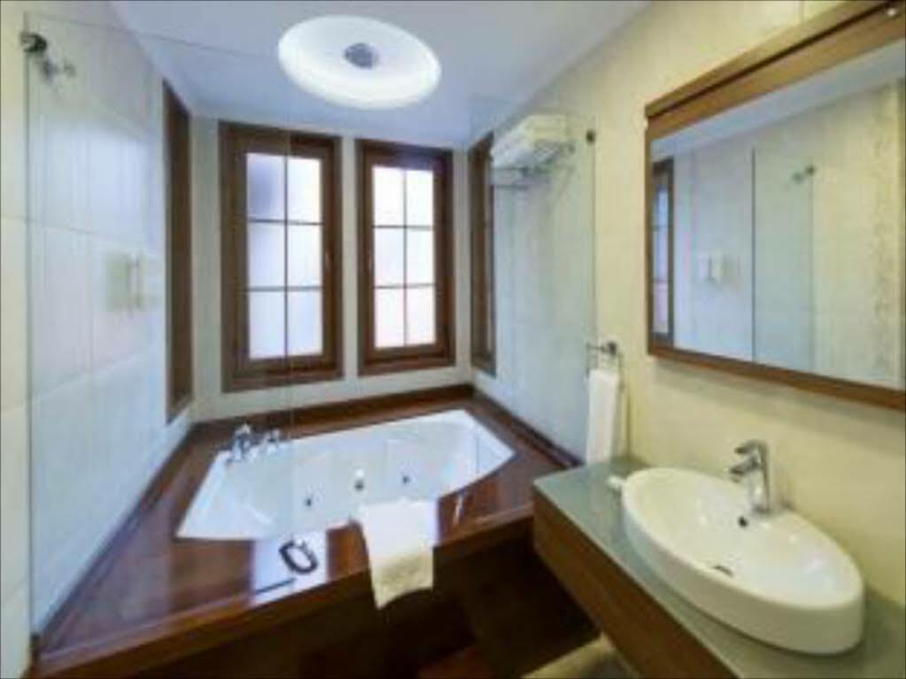 Cesmeli Konak Hotel ซิลิวรี ภายนอก รูปภาพ